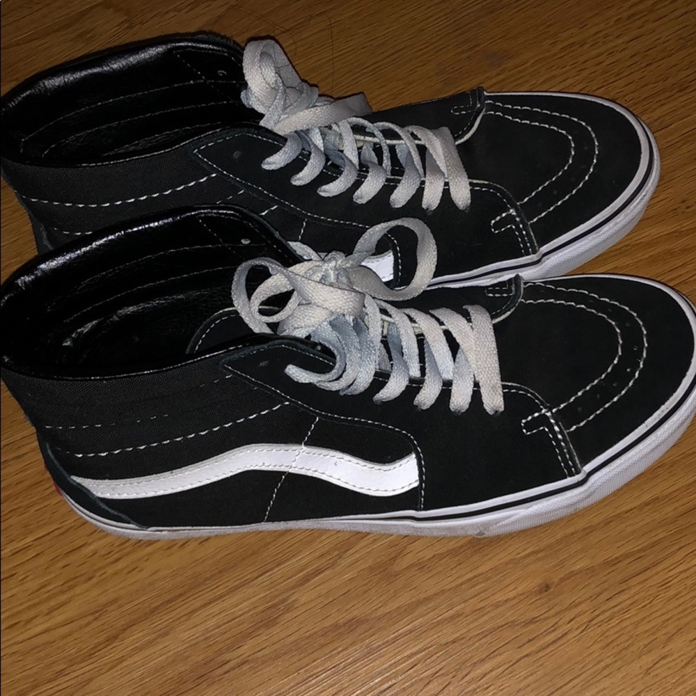 Vans size 7.5 men 9 women’s